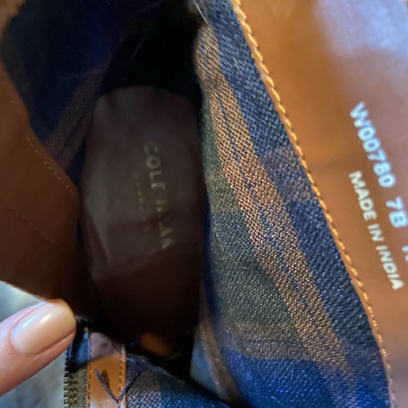 Size 7 wine red Cole Haan leather ankle boots - Picture 11 of 14